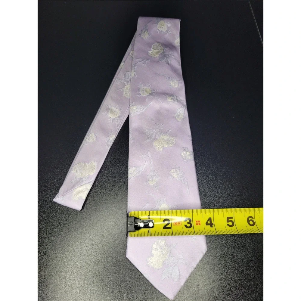 Valentino Men's Necktie Lavender Floral Silk 3.75 x 58 Excellent